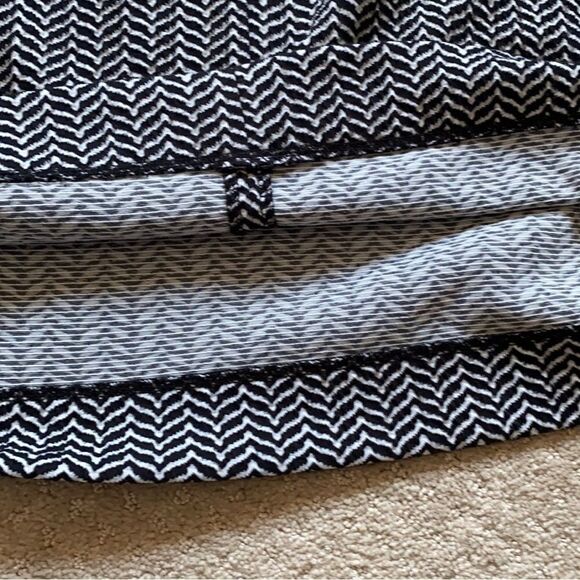Loft dress. Size XS. Excellent condition. Black and white color - Picture 8 of 9